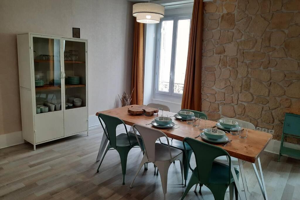 Le Liberte Apartment Aubenas Bagian luar foto