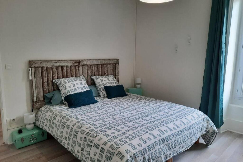 Le Liberte Apartment Aubenas Bagian luar foto