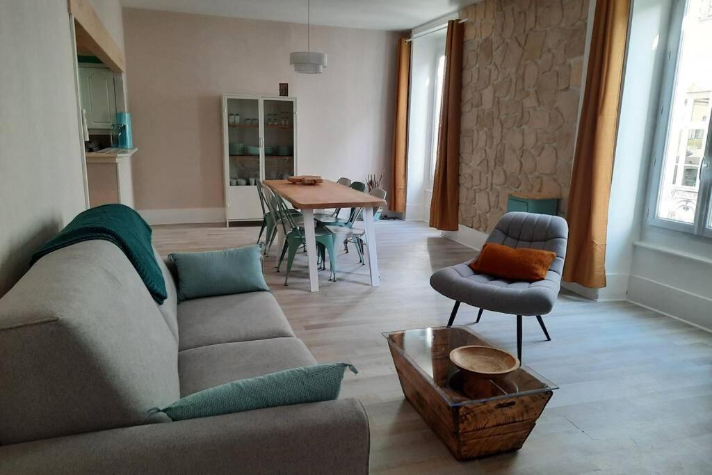 Le Liberte Apartment Aubenas Bagian luar foto