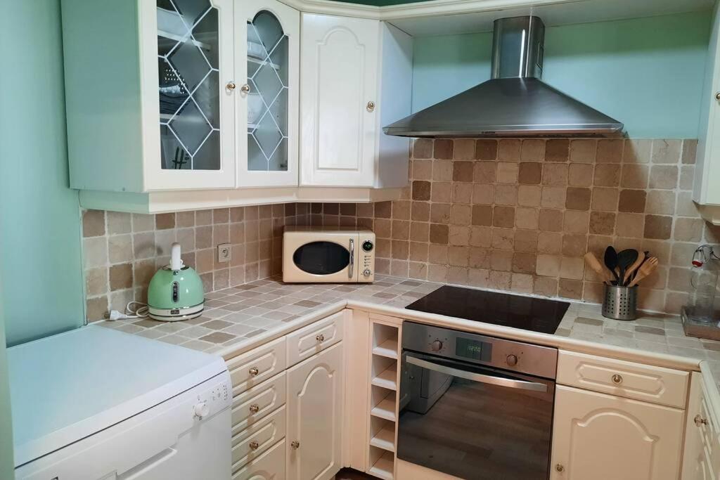 Le Liberte Apartment Aubenas Bagian luar foto